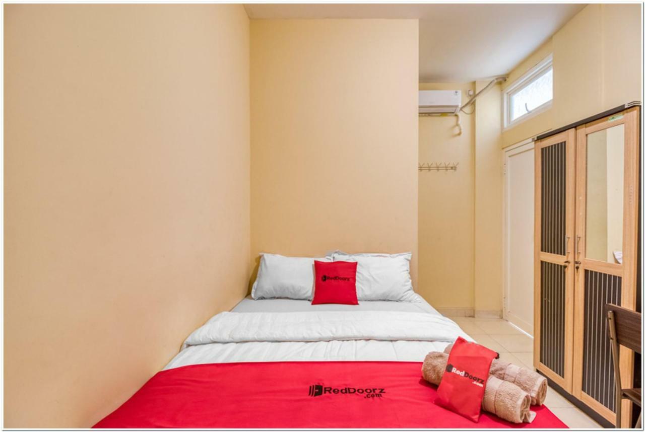 Reddoorz Near Ramai Mall Malioboro Джокьякарта Экстерьер фото