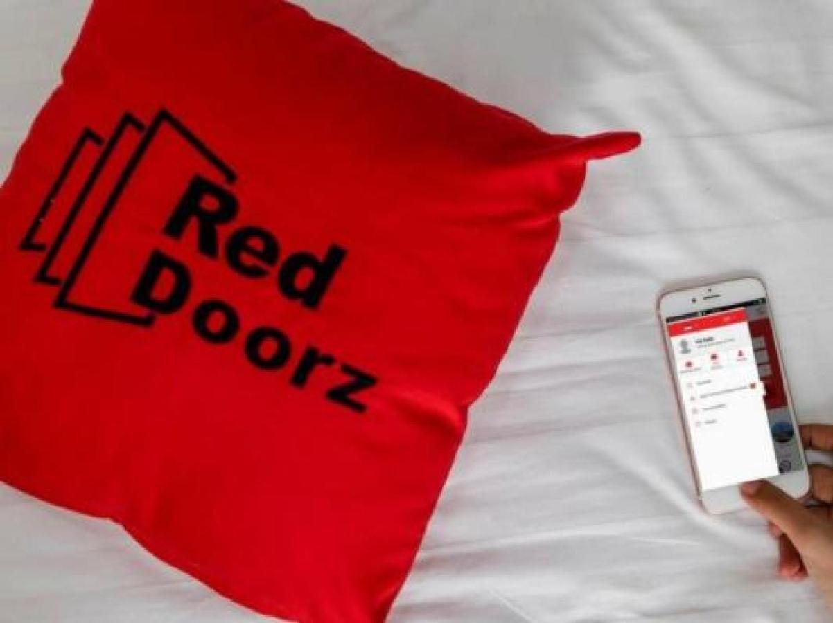 Reddoorz Near Ramai Mall Malioboro Джокьякарта Экстерьер фото